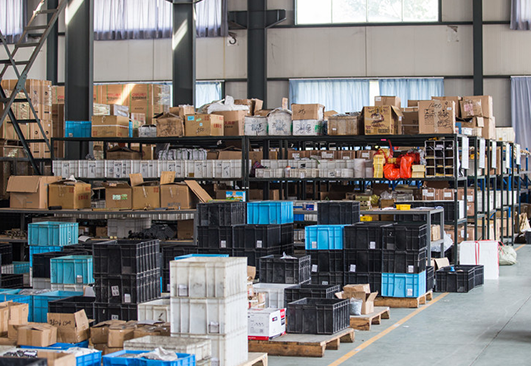 新鄉(xiāng)市經(jīng)開(kāi)區(qū)商會(huì)開(kāi)展“夏日送清涼”關(guān)懷活動(dòng)