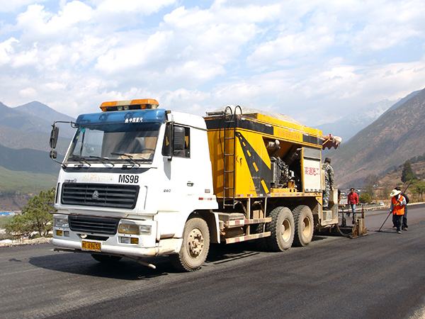 改性瀝青設備在構(gòu)造上有哪些優(yōu)勢?